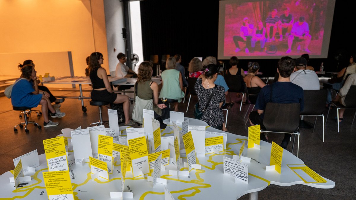 Die Ausstellung ist offen für weitere Orte, Stimmen und Perspektiven – eine Stadtkarte mit Vorschlägen. Foto: Jens Volle