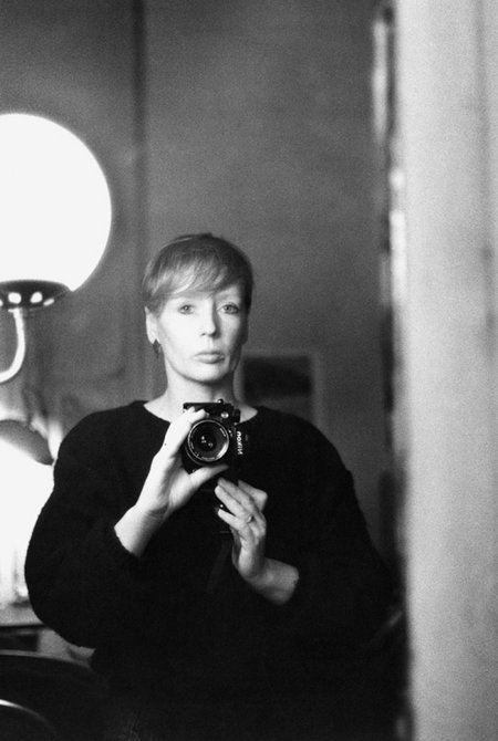 Sibylle Bergemann, "Selbstportrait Schiffbauerdamm", Berlin 1986. Foto: Sibylle Bergemann, CC BY 3.0
