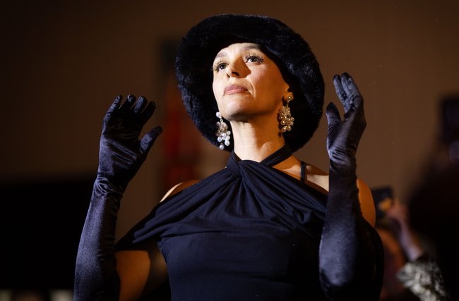 Carina (Carina S. Clay) wollte ihren Vater in den USA besuchen und kam zu spät.