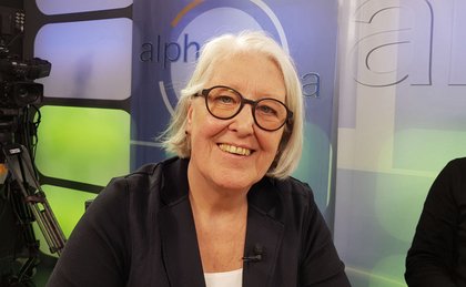 Heide Scherer bei der kirchlichen Fernsehsendung Alpha und Omega über den "Albtraum Kinderheim". Foto: Monika Bluthard