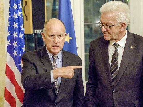 "Der muss auch mal liefern." Der kalifornische Gouverneur Jerry Brown und Winfried Kretschmann 2017.