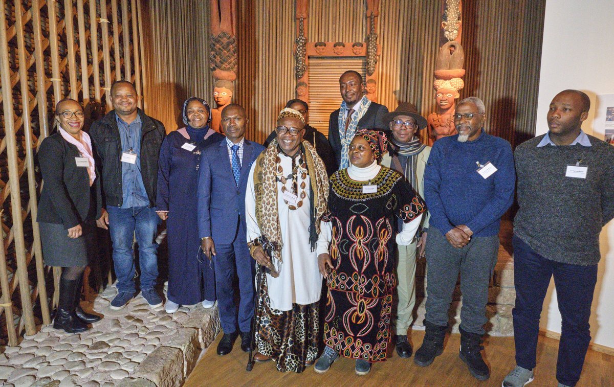 Die komplette Delegation im Linden-Museum. 