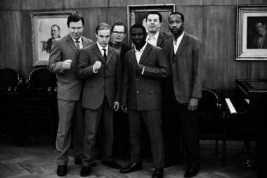 Nervig: Pressefotos machen.