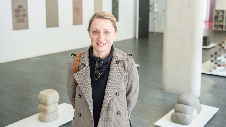Die Ausstellung passt viel besser in den Hospitalhof als in ein Kunstmuseum, sagt Kuratorin Carolin Wurzbacher.