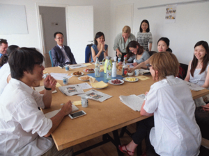 Weit gereist: chinesische Journalisten auf Redaktionsbesuch. Foto: Sibylle Wais