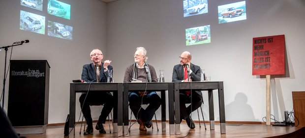 Drei Männer und die Farbe Rot: Dieter M. Gräf,  Hubert Winkels, Martin Schulz (von links).