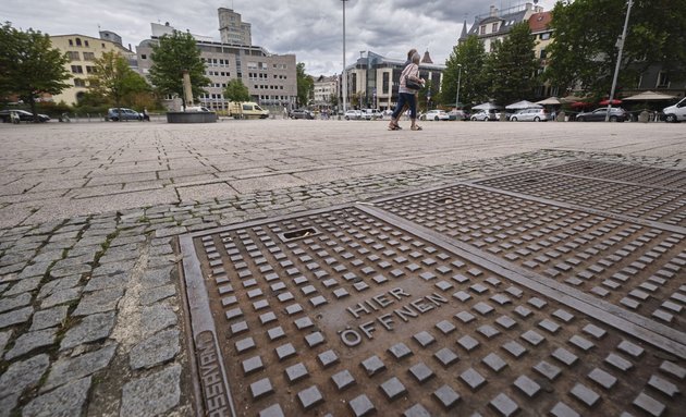 Fluchtweg ins Kühle? Auch auf dem Stuttgarter Wilhelmsplatz sucht man den vergeblich. Foto: Joachim E. Röttgers 