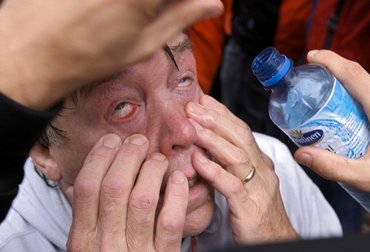 Tränengas? Bewirkt nicht nur Tränen und ist auch nicht auswaschbar. Foto: Joachim E. Röttgers