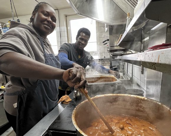 Sie kochen westafrikanisch, syrisch, ukrainisch und schwäbisch.