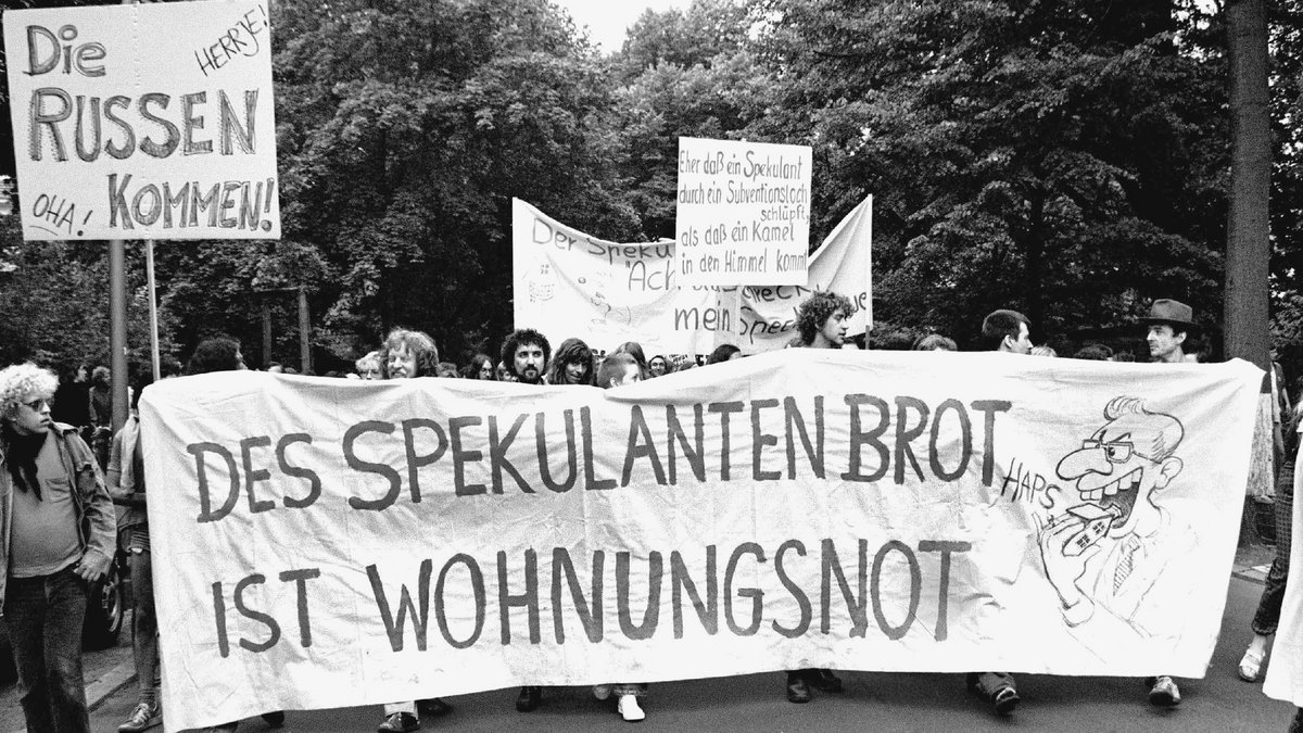 Kritik an Spekulation ist für die Hausbesetzungsszene zentral. Villenviertel Berlin-Grunewald, 12. Juni 1981. Foto: Peter Homann/Umbruch Bildarchiv