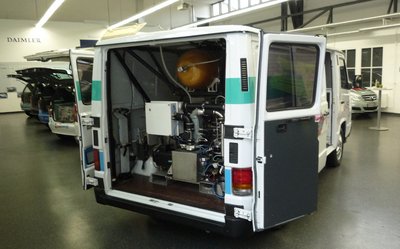 Erstes Brennstoffzellen-Auto mit Stern: Transporter mit Chemiewerk im Laderaum. Foto: J. Lessat