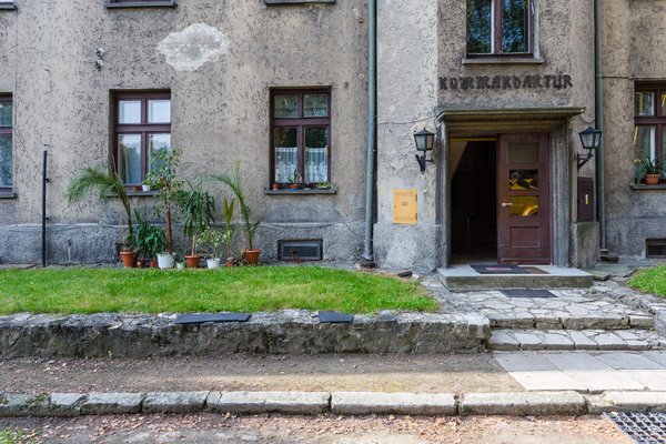Ehemaliges Kommandantenbüro von Auschwitz I (Stammlager). Ehemaliges Kommandantenbüro von Auschwitz I (Stammlager).