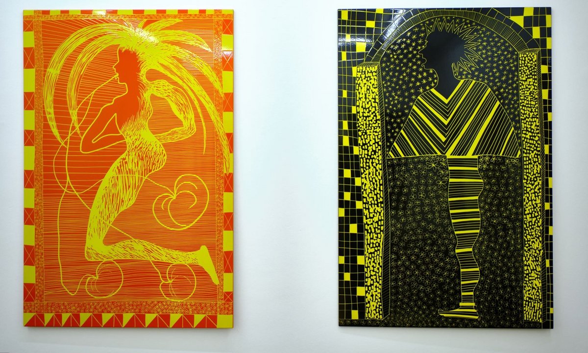 Die Emailtafeln mit kräftigen Farben, harten Kontrasten. Die Emailtafeln mit kräftigen Farben, harten Kontrasten.