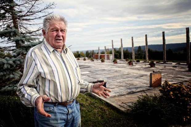 Wilhelm Beitling vor den Resten seines Hofs. Foto: Martin Storz
