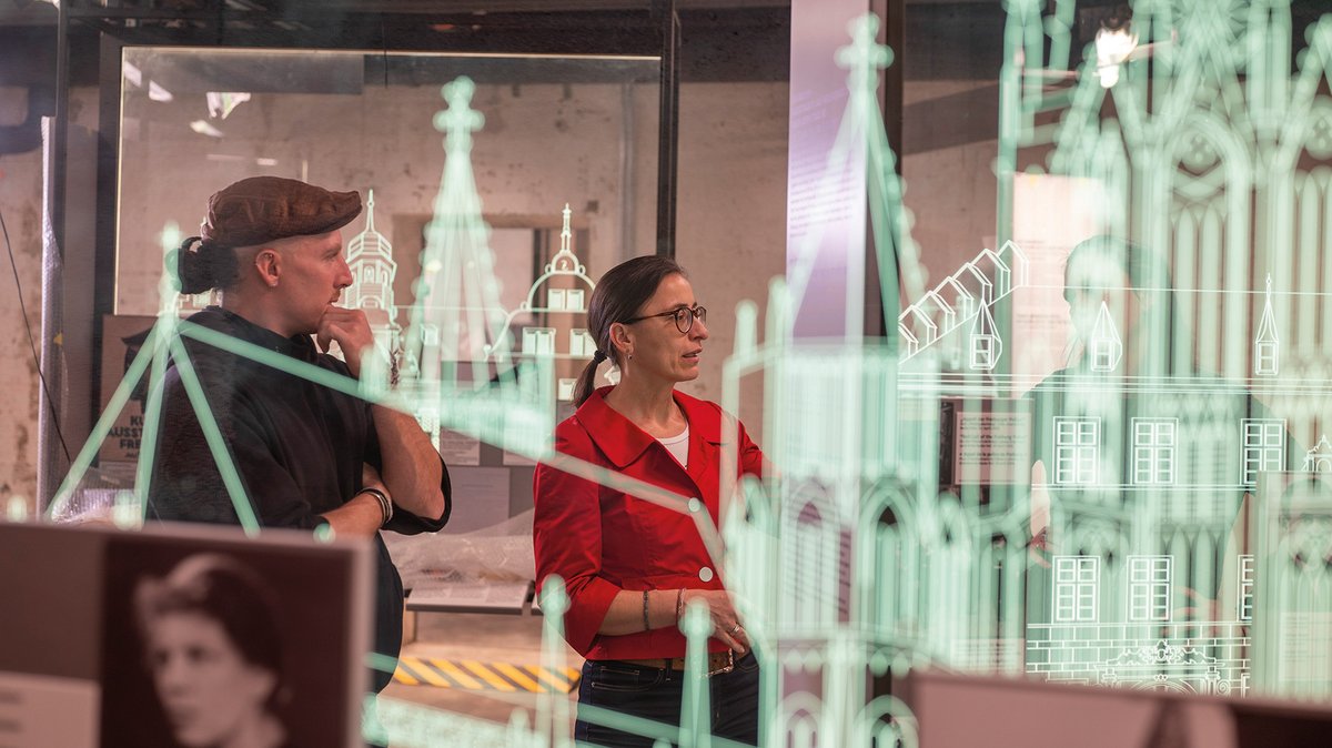 Hinter die Fassaden: Der Titel der Ausstellung im Dokuzentrum Nationalsozialismus spiegelt sich in der Raumgestaltung wider. Fotos: DZNS, Patrick Seeger