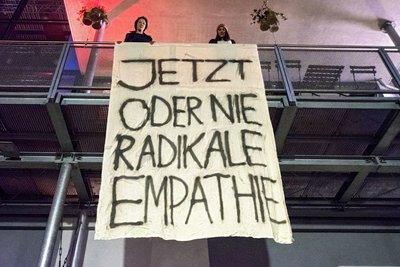 Niemals hängen lassen – es sei denn, es ist ein Transpi.