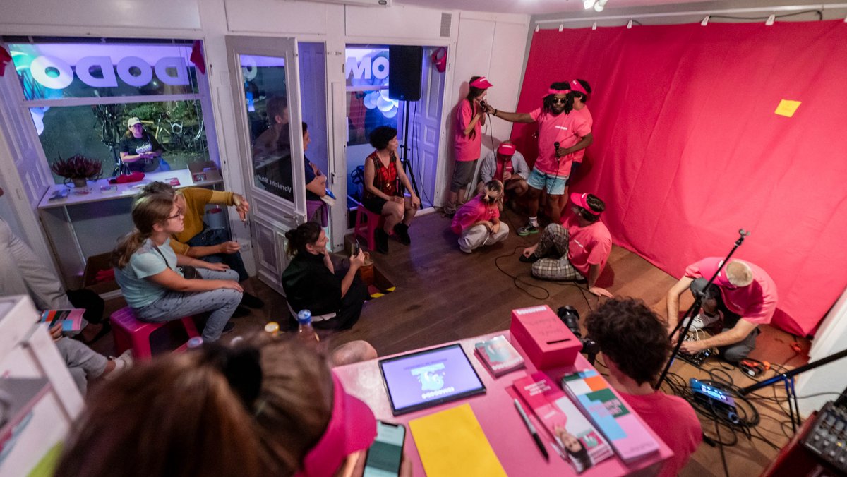 Beim "Comododo-Lieferdienst für immaterielle Güter" gibt's Live-Performance-Happen, buchbar als Menüs.