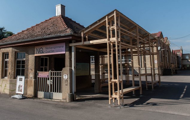 Das Pförtnerhäuschen ist fertig zum Empfang der Gäste.