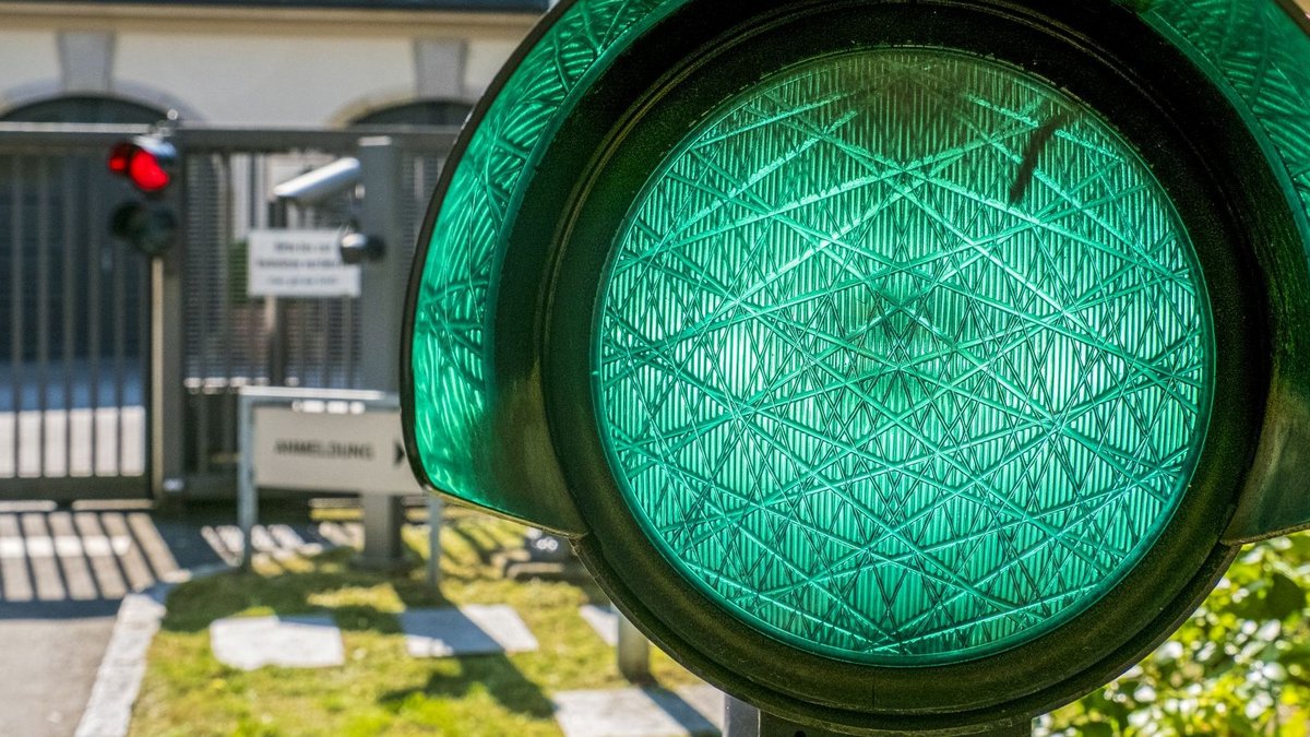 Wann schaltet die Bundes-Ampel auf Grün, wann auf Rot? Grün-schwarzes Rätseln im Südwesten. Fotos: Joachim E. Röttgers