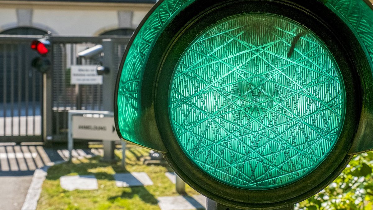 Wann schaltet die Bundes-Ampel auf Grün, wann auf Rot? Grün-schwarzes Rätseln im Südwesten. Fotos: Joachim E. Röttgers