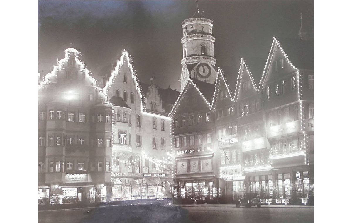 Der Stuttgarter Marktplatz beim Lichtfest im November 1928.