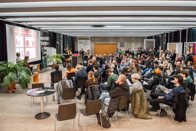 Gut besucht: Fast 100 Leute sahen sich die Präsentation der Recherche-Ergebnisse an.  Gut besucht: Fast 100 Leute sahen sich die Präsentation der Recherche-Ergebnisse an.