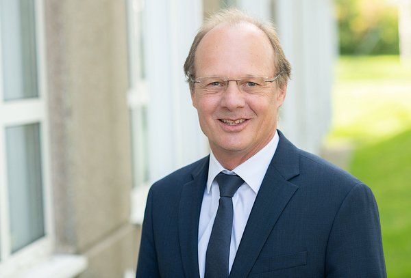 Fremdenfeindlichkeit? In der Wissenschaft weniger verbreitet, meint Uni-Präsident Michael Weber. Foto: Elvira Eberhardt, Uni Ulm