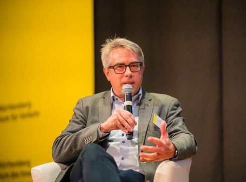 Matthias Zimmermann (ADFC), hier bei der Verkehrssicherheitskonferenz im vergangenen Jahr, würde schnelleres Vorankommen begrüßen. Foto: Marc Feix