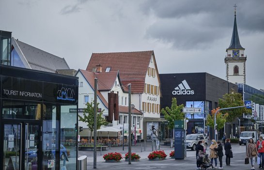 Der Lindenplatz: Dort sind vor allem die Sport-Outlets angesiedelt.