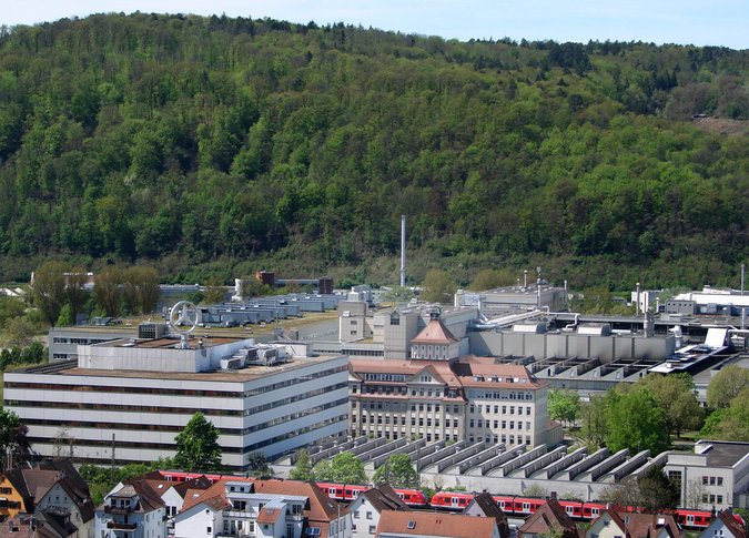 Der Daimlerstern überragt alles – von der Maschinenfabrik sieht man heute nicht mehr viel. Foto: Dietrich Heißenbüttel