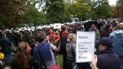 Schwarzer Donnerstag in Stuttgarts Schlossgarten. Foto: Lessat