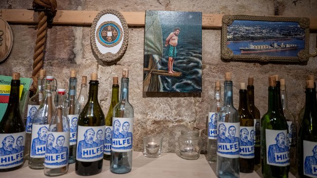 Flaschenpost zum Mitnehmen: Kunstwerke in mundgeleerten Flaschen, ... Flaschenpost zum Mitnehmen: Kunstwerke in mundgeleerten Flaschen, ...