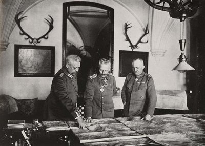 Hindenburg, Kaiser Wilhelm II und Ludendorff im Schloss Pleß im Januar 1917. Foto: Robert Sennecke