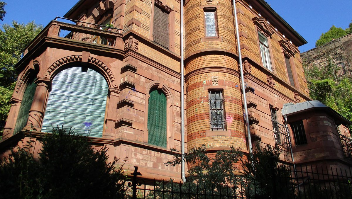 Rolladen runter bei der Heidelberger Burschenschaft Normannia. Foto: Mario Damolin