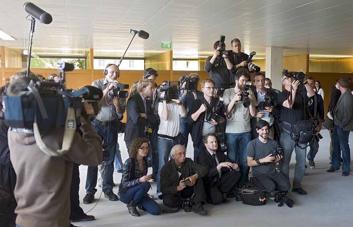 Der Stuttgarter Landtag und seine Fotografen im Gegenschuss von "Knipser" Röttgers (2011).
