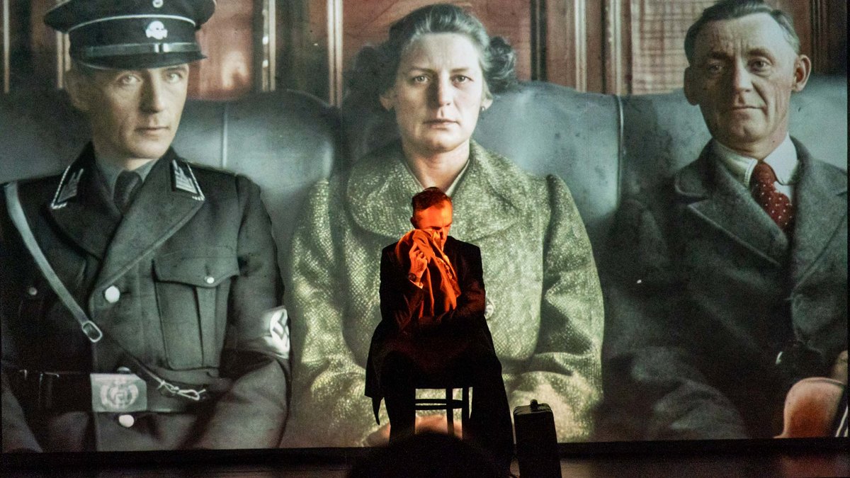 Der Mann rechts könnte ein Jude sein – ist auch er heimatlos, auf der Flucht?