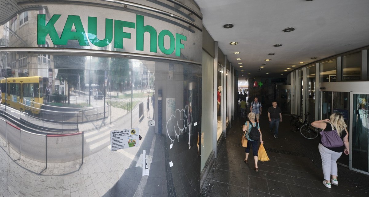 Kauflustige beim Cannstatter Kaufhof. Fotos: Joachim E. Röttgers Kauflustige beim Cannstatter Kaufhof. Fotos: Joachim E. Röttgers