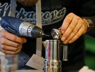 Zukunftsweisend: reparieren statt wegschmeißen.