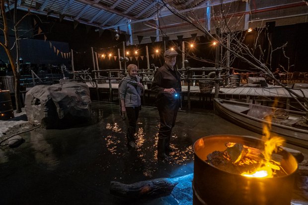 Weil wasserdichte Überschuhe verliehen werden, kann auf eine Gummistiefel-Pflicht verzichtet werden. 
