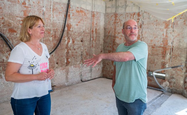 1,80 Meter hoch stand das Wasser in ihrer Metzgerei, berichten die Hinderers. 1,80 Meter hoch stand das Wasser in ihrer Metzgerei, berichten die Hinderers.