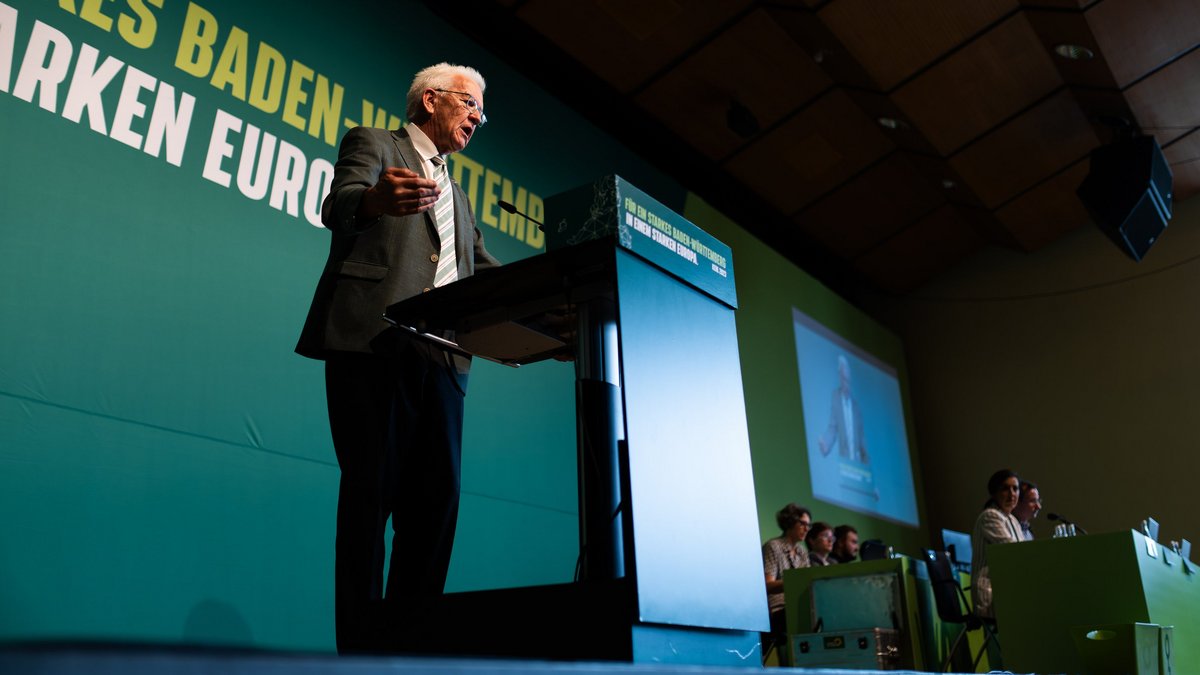 Winfried Kretschmann auf dem Landesparteitag. Als das Asylthema auf die Tagesordnung kommt, ist er schon weg. Fotos: Philipp von Ditfurth, dpa