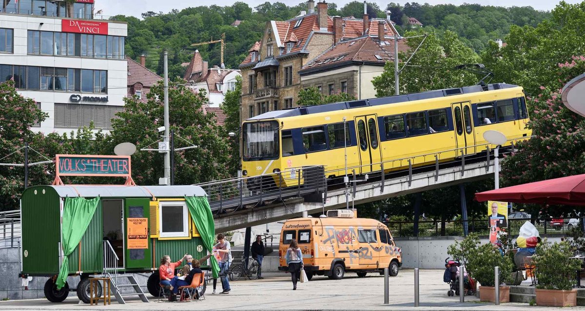 Will dem grauen Platz Leben einhauchen: das "Volks*Theater". Fotos: Joachim E. Röttgers Will dem grauen Platz Leben einhauchen: das "Volks*Theater". Fotos: Joachim E. Röttgers