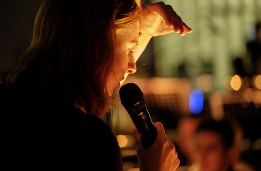 Als stimmgewaltige Dirigentin in der S-21-Baugrube, September 2019. Foto: Joachim E. Röttgers