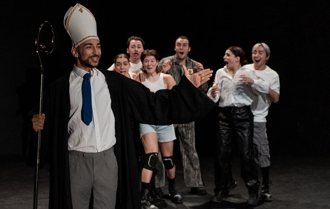 Baris Özbük als Zeremonienmeister.