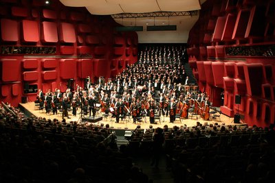 Fast Grammy-gekrönt: das SWR-Orchester mit "Moses und Aron" in Straßburg. Foto: Wolfram Lamparter