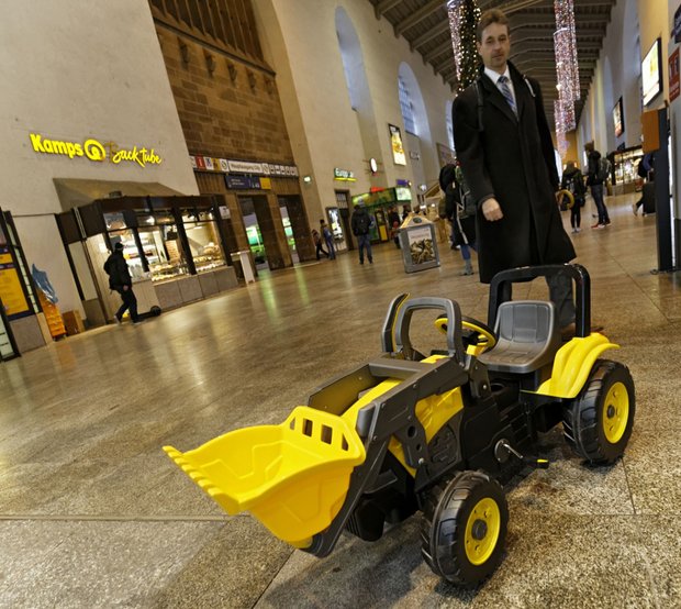 S-21-Pressesprecher Jörg Hamann, ehemaliger Lokalchef der StN, darf auch mitspielen.