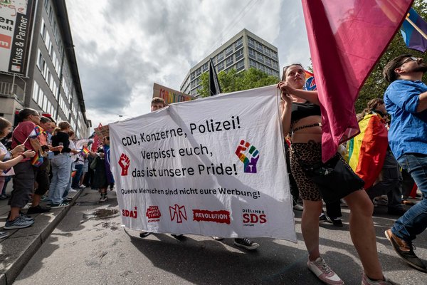 Dieses Transparent sorgte für Kontroversen.  Dieses Transparent sorgte für Kontroversen.