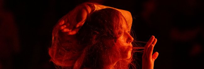 Abstrakt und schillernd mit splitterndem Klang