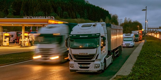 Durch autonomes Fahren sind insbesondere Jobs in der Logistik bedroht.