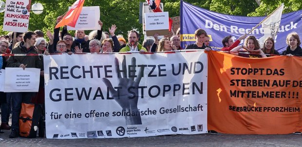 Gegendemo bei einer AfD-Europaveranstaltung in Pforzheim.